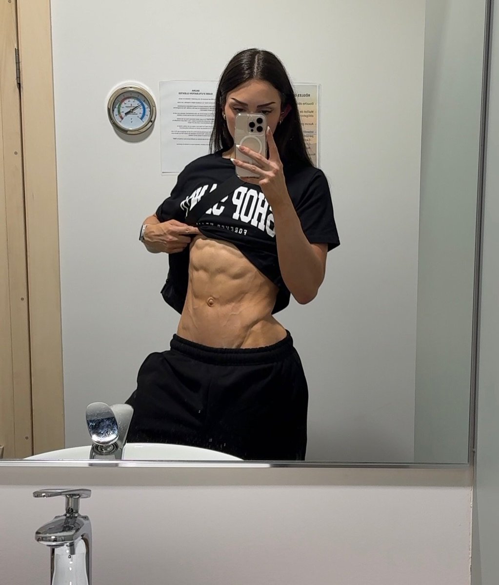 marombastododia's tweet photo. Day 505 - Jessie Bélanger😍 https://t.co/R8MxOpSksl
