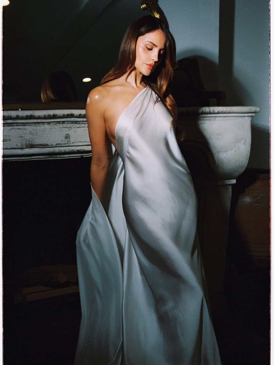 EstiloDF's tweet photo. Eiza González nos compartió su look para la Academy Museum Gala, donde lució un vestido blanco asimétrico de Ralph Lauren. 🤍 ¿También fue tu favorito? 🤩

Fotos por: eizagonzalez https://t.co/m5oz8TYkaz