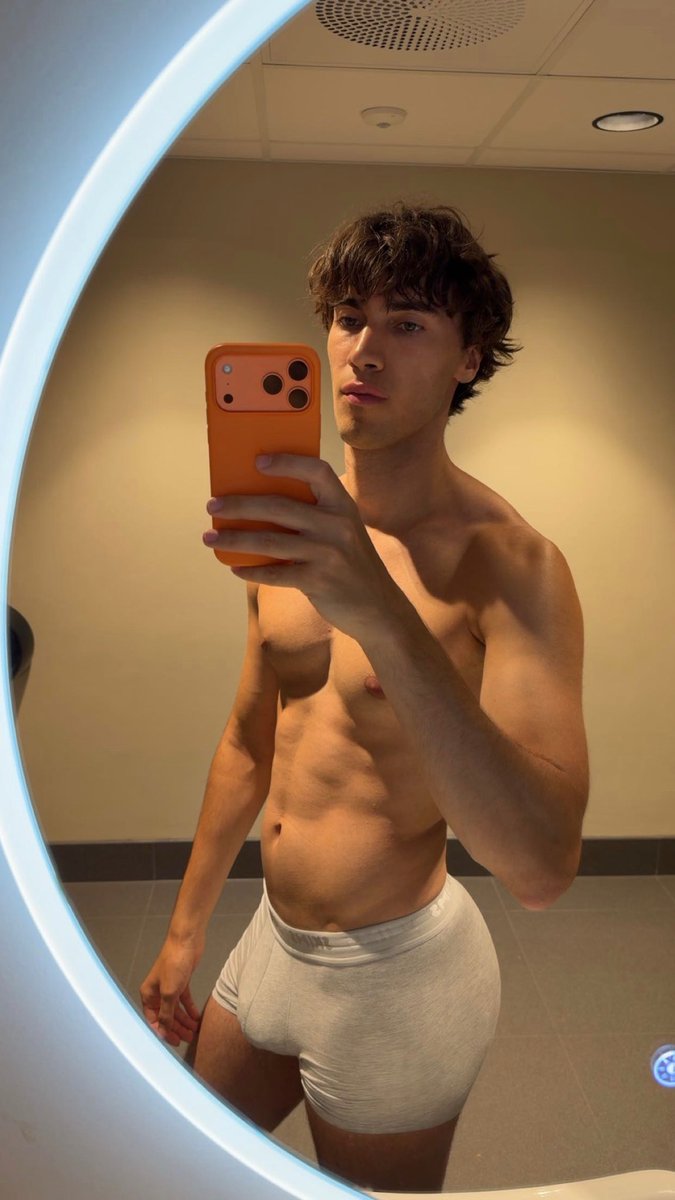 gymboyevan's tweet photo. Anyone wanna do cardio? https://t.co/u7w9sLsxBZ