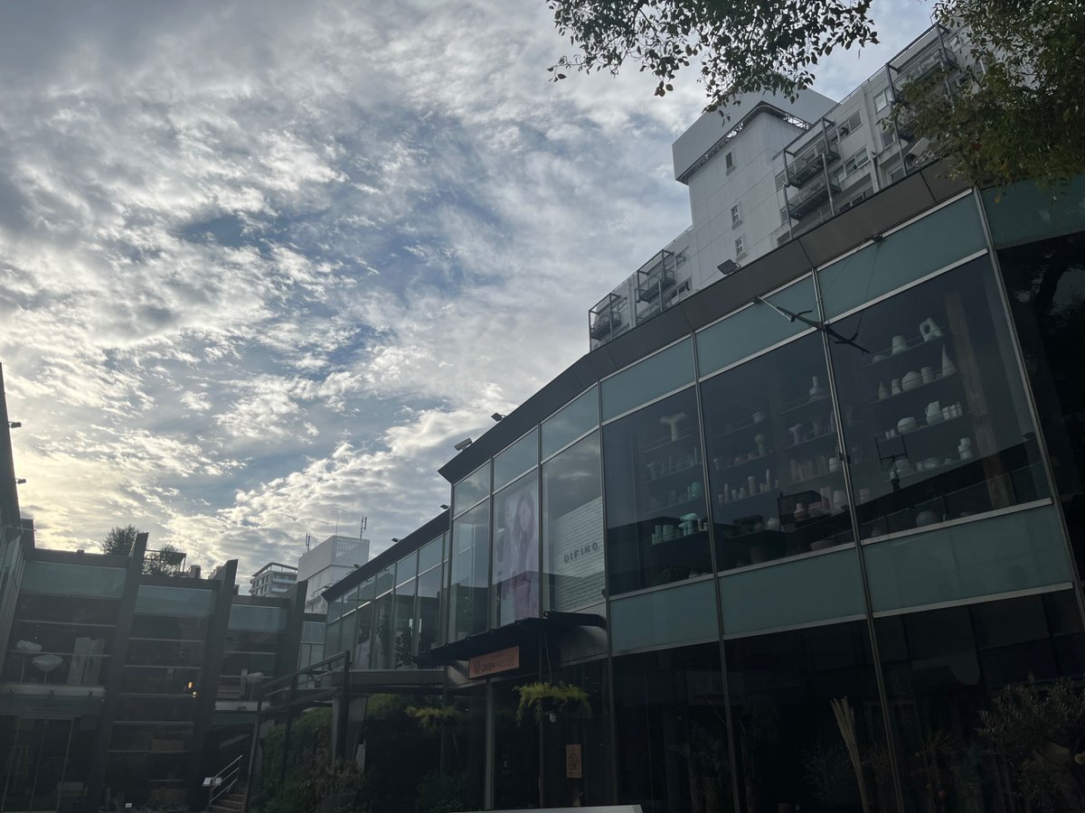 RUPAN9898's tweet photo. 雲は少しあるが
爽やかな朝
そこそこ頑張りましょうや！ https://t.co/CaBJA43HDW