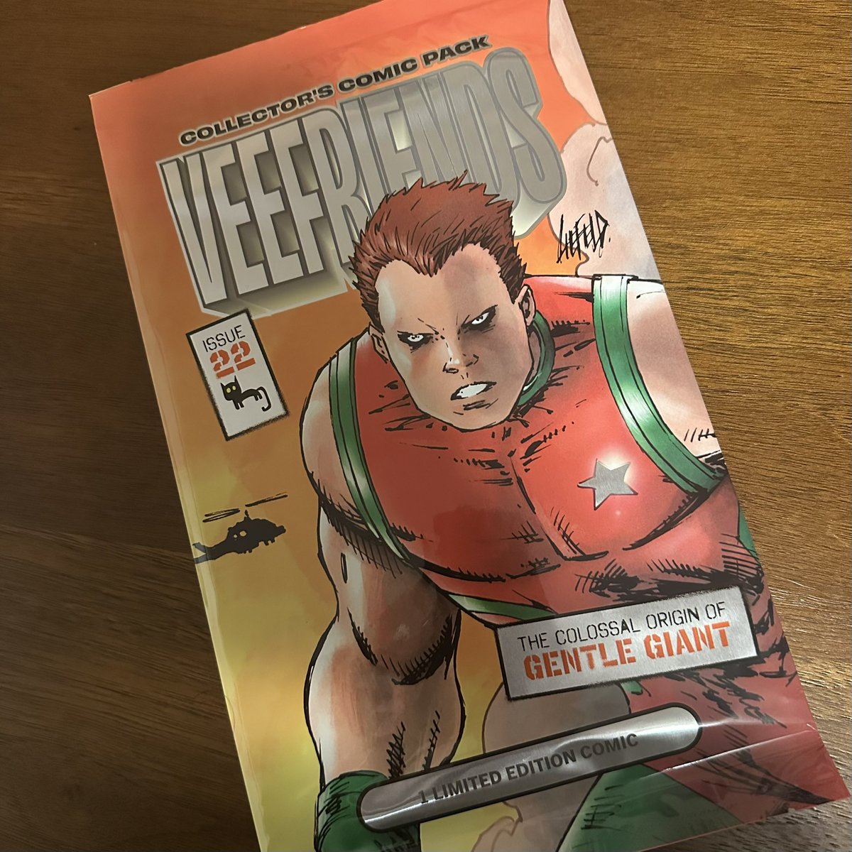 RobMarkman's tweet photo. Yo @garyvee @robertliefeld finally got mine https://t.co/s1JYDLo0h6