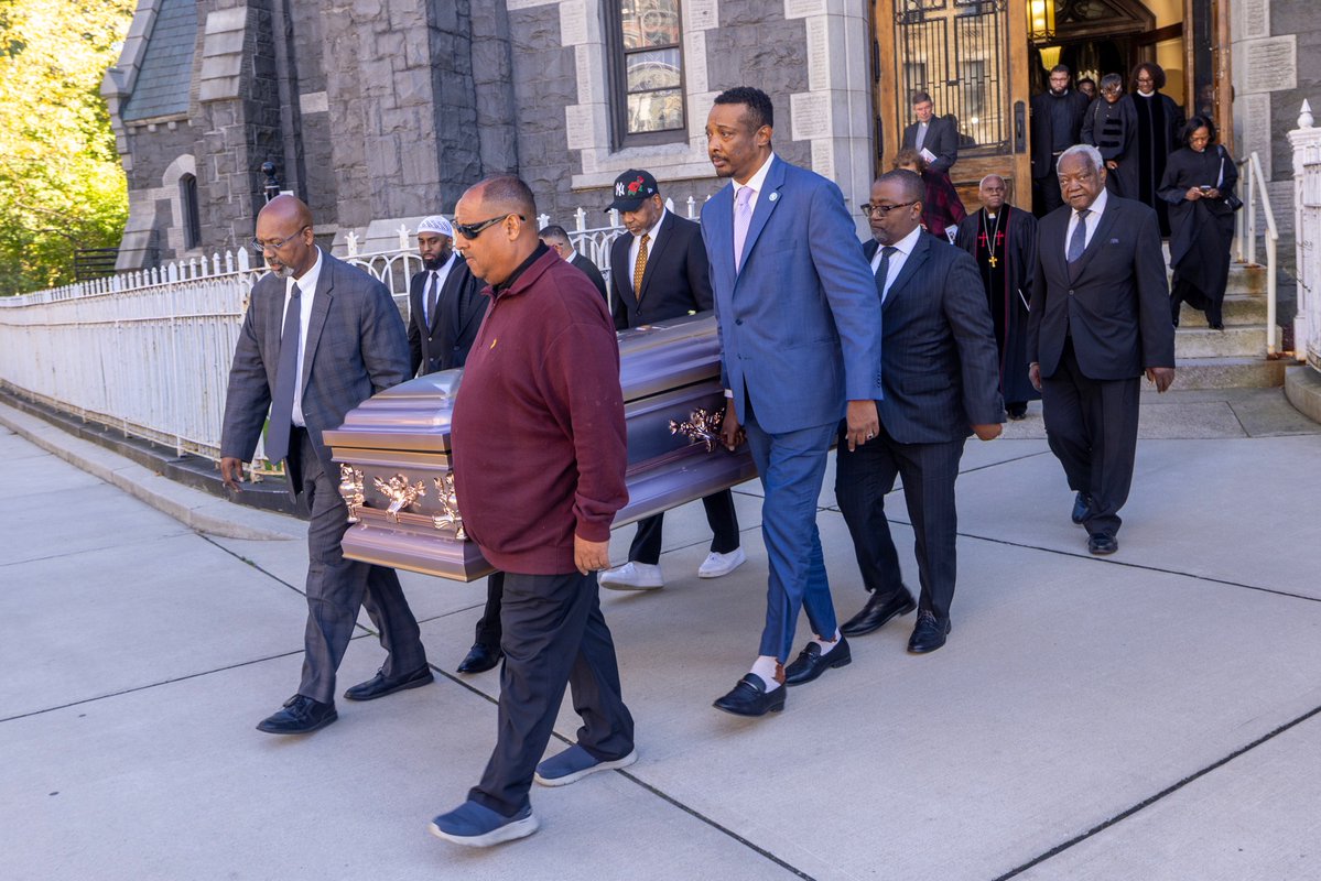 SolomonforJC's tweet photo. Today, we honored a legendary figure in the history of Jersey City. To many in Jersey City, Senator Sandra Bolden Cunningham changed your life. A trailblazer from the start, she delivered and fought for the people. May she rest in peace. https://t.co/NwQr5tWV2Q