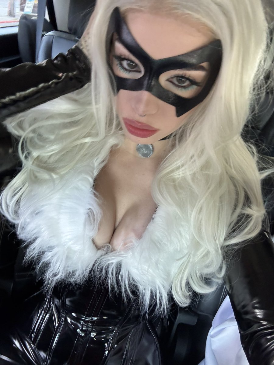 _lems7's tweet photo. black cat 🐈‍⬛🐾 https://t.co/0hYcmVGnAf