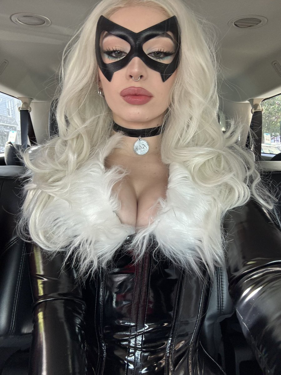 _lems7's tweet photo. black cat 🐈‍⬛🐾 https://t.co/0hYcmVGnAf