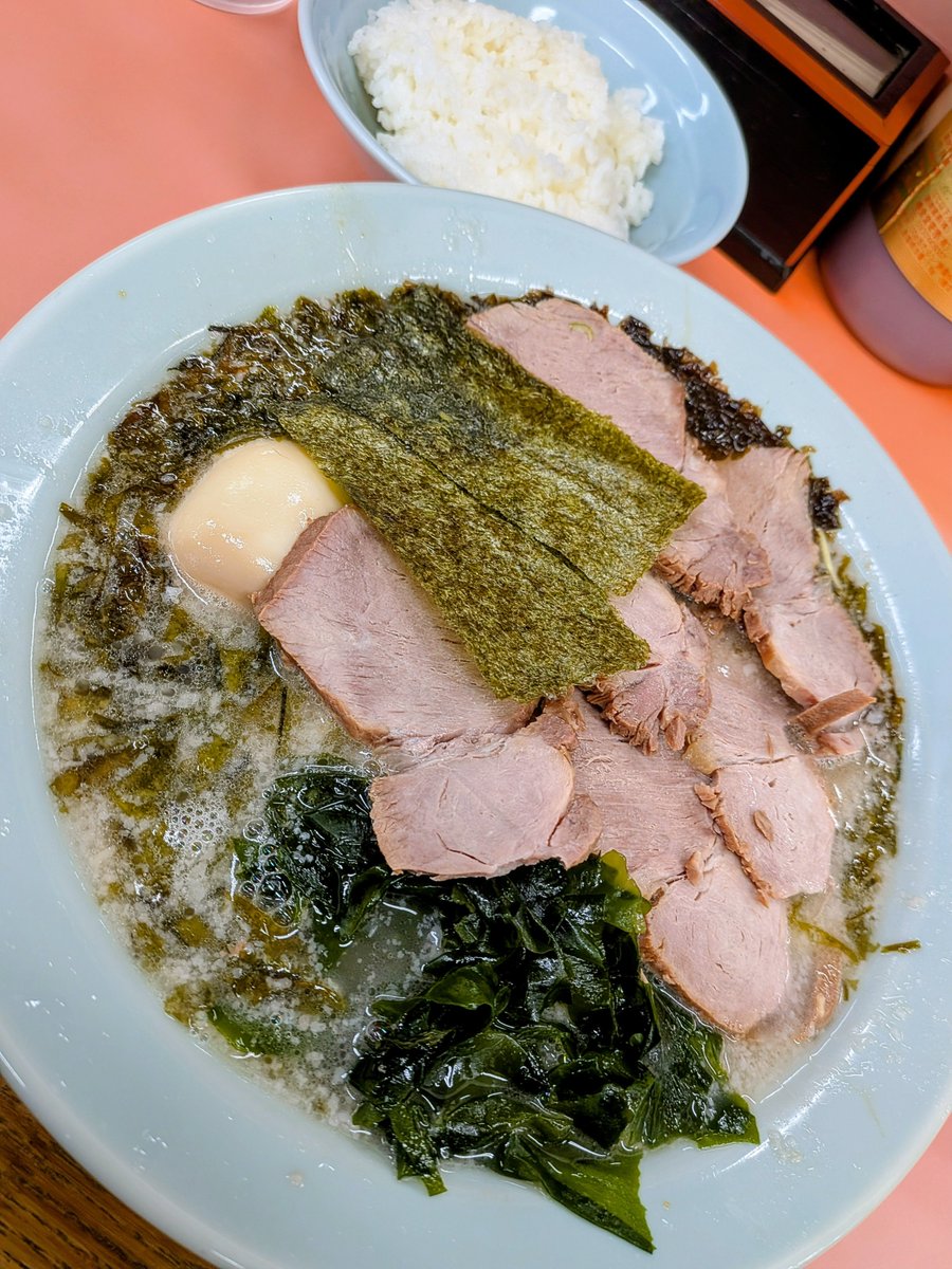 DonGodChairman's tweet photo. 【＃ラーメンショップ椿麻溝台店 】
🍜岩のり味玉チャーシュー麺￥1350
半ライス￥200
岩のりの塩味でパンチアップさせて
しょっぱ旨でした(･ิω･ิ)
#ラーメン https://t.co/T1ONQDxTT4