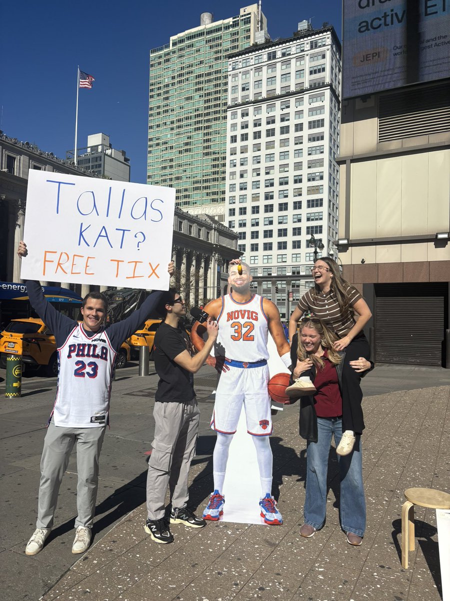 44ownzU's tweet photo. Bro @Novig is crazy for this 😂😂

Free tickets to ANYONE who is taller than KAT💀 https://t.co/nfFSqiCThW