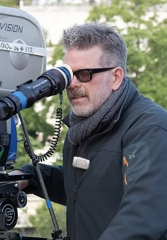 DiscussingFilm's tweet photo. Denzel Washington is set to star in an untitled crime thriller directed by Christopher McQuarrie.

The film follows a former detective who is granted early release from prison after being diagnosed with terminal brain cancer.

In theaters on October 1, 2027.

(Source: https://t.co/2zizMPrUvh)