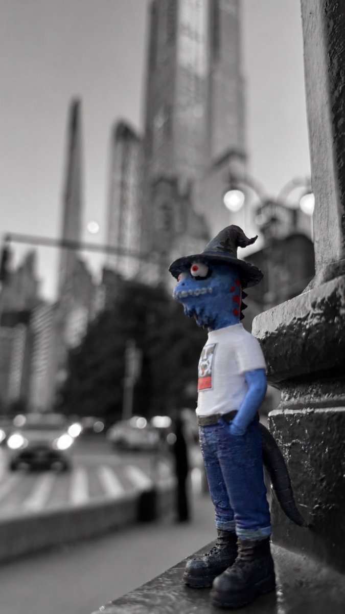 thedevoidist's tweet photo. @creepz #1117 packing up from NYC to head to Texas. Here we come @artblocks_io ready for Marfa. Follow Lord Dagobert Rothschild’s journey here. #creepzxmarfa https://t.co/i7uac6QnwV