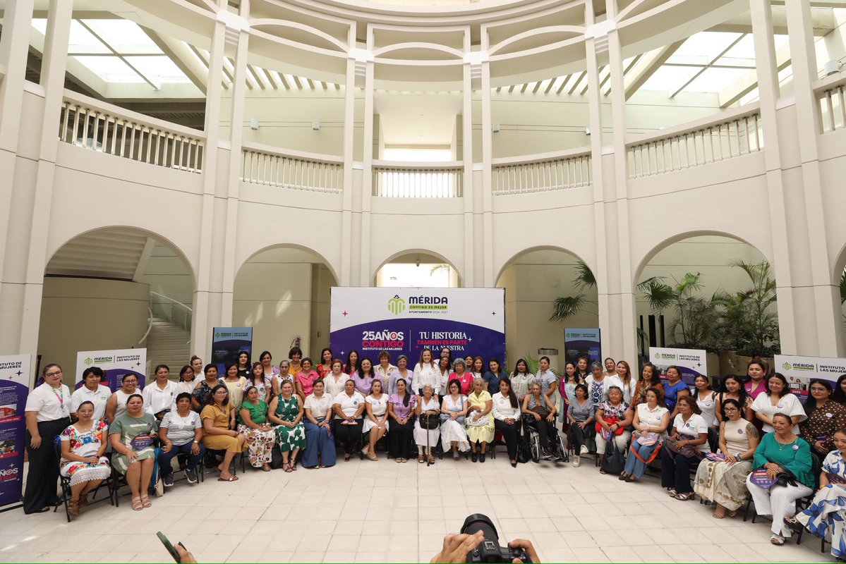 AyuntaMerida's tweet photo. En el marco del 25 aniversario del Instituto de las Mujeres, la alcaldesa @CeciliaPatronL inauguró la galería “Tu historia también es parte de la nuestra”, un espacio que honra a quienes han dedicado su trabajo a defender los derechos de mujeres, niñas y adolescentes. https://t.co/mjl8tdJFly