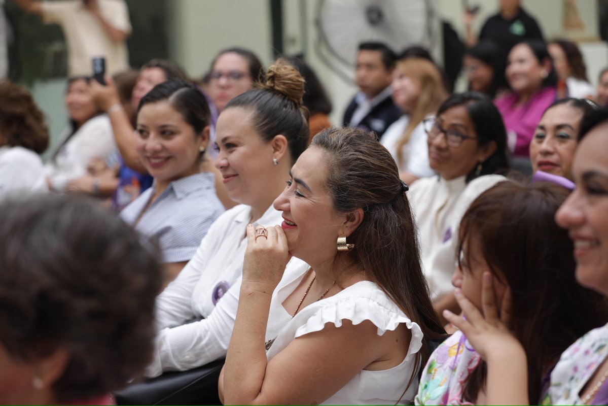AyuntaMerida's tweet photo. En el marco del 25 aniversario del Instituto de las Mujeres, la alcaldesa @CeciliaPatronL inauguró la galería “Tu historia también es parte de la nuestra”, un espacio que honra a quienes han dedicado su trabajo a defender los derechos de mujeres, niñas y adolescentes. https://t.co/mjl8tdJFly