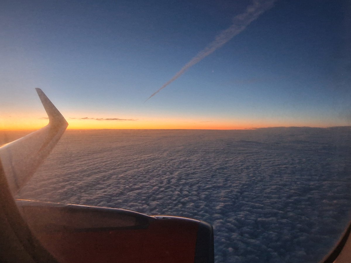 ChaserMcNub's tweet photo. Kinda had a brief moment during my flight where I thought that if the engine exploded right there and we crashed, I'd feel pretty happy with my life so far.

 After that I scared the guy next to me where I had one of those whiplash nodding off moments lol https://t.co/XCSBMYB76O