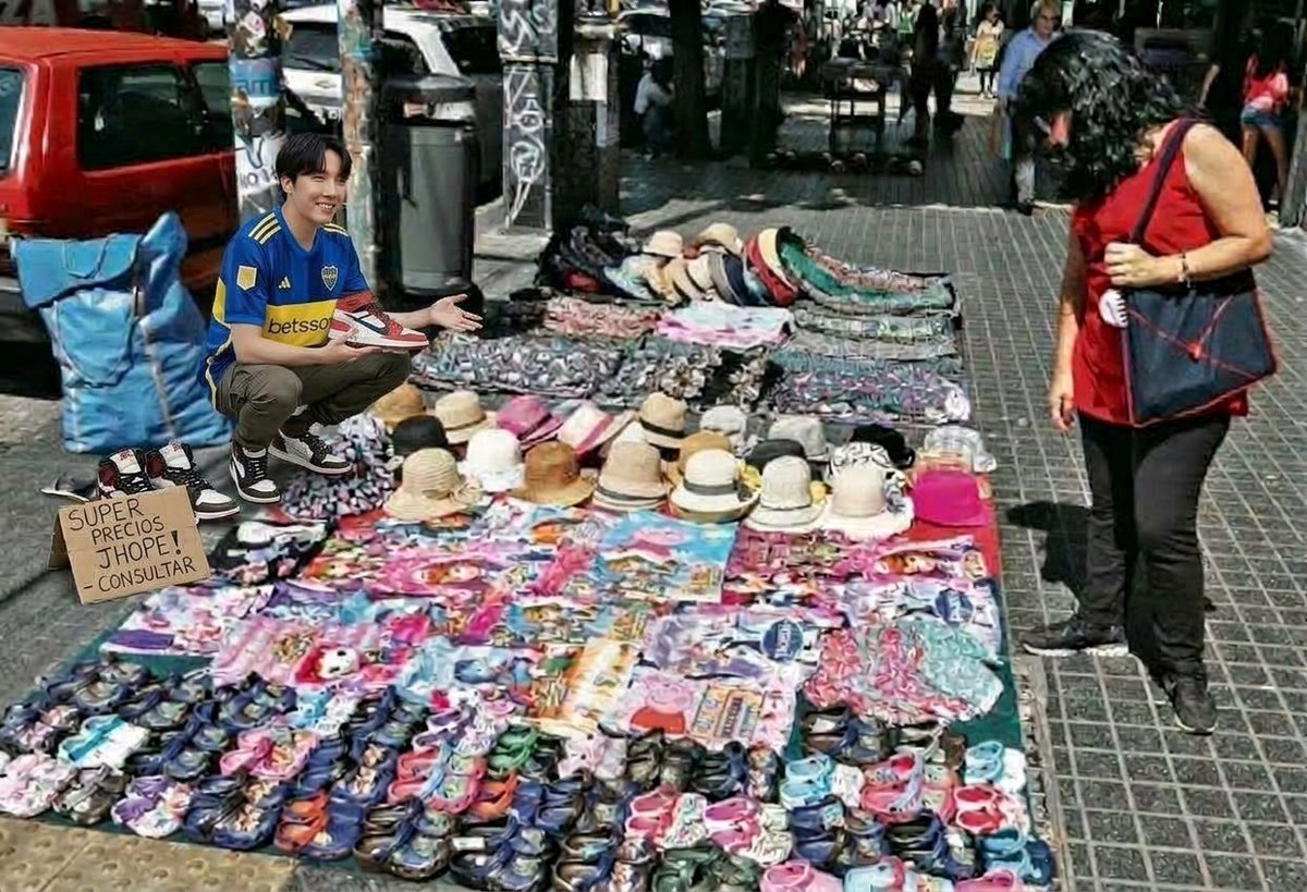 Zylena6's tweet photo. Che loco no puede ser que recién llega a la argentina y ya puso negocio y todo, me lo cruce en la peatonal al José Hernán, re caro todo igual. https://t.co/hROZDJvUhy