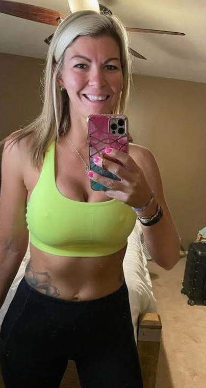 dhurvey7tt's tweet photo. Do neon colors catch your eye, or is it just what's underneath them? 🤭 https://t.co/uSz12A7zCX