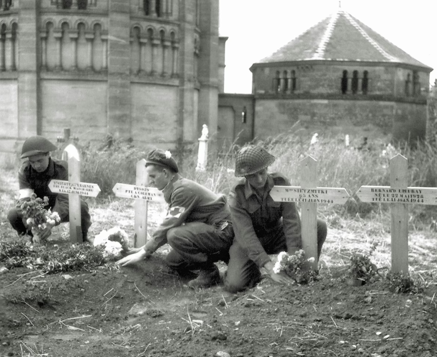 DrHelenFry's tweet photo. Will you remember those who made the ultimate sacrifice? https://t.co/aWKz4W27RK