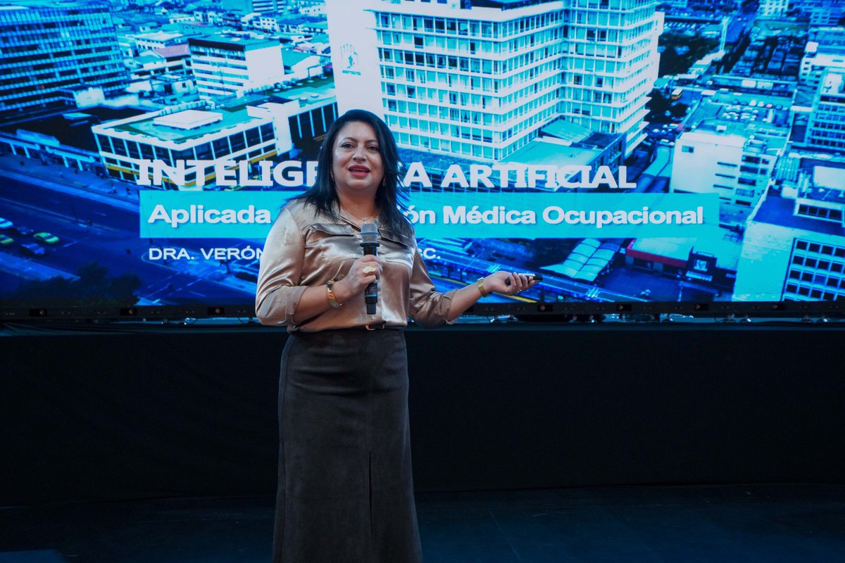 IESSec's tweet photo. El #IESS realizó el Foro Interactivo de Ciencia e Innovación en Seguridad y Salud Ocupacional, un evento donde trabajadores de la Seguridad Social, empresarios, académicos y ciudadanía en general intercambiaron conocimientos sobre temas laborales. 🦺

✅ Estos espacios reafirman nuestro compromiso de proteger y velar por la salud de los afiliados y ejecutar programas de prevención de riesgos, así como promover la mejora continua en las condiciones de trabajo.

#ParaEsoEstamos