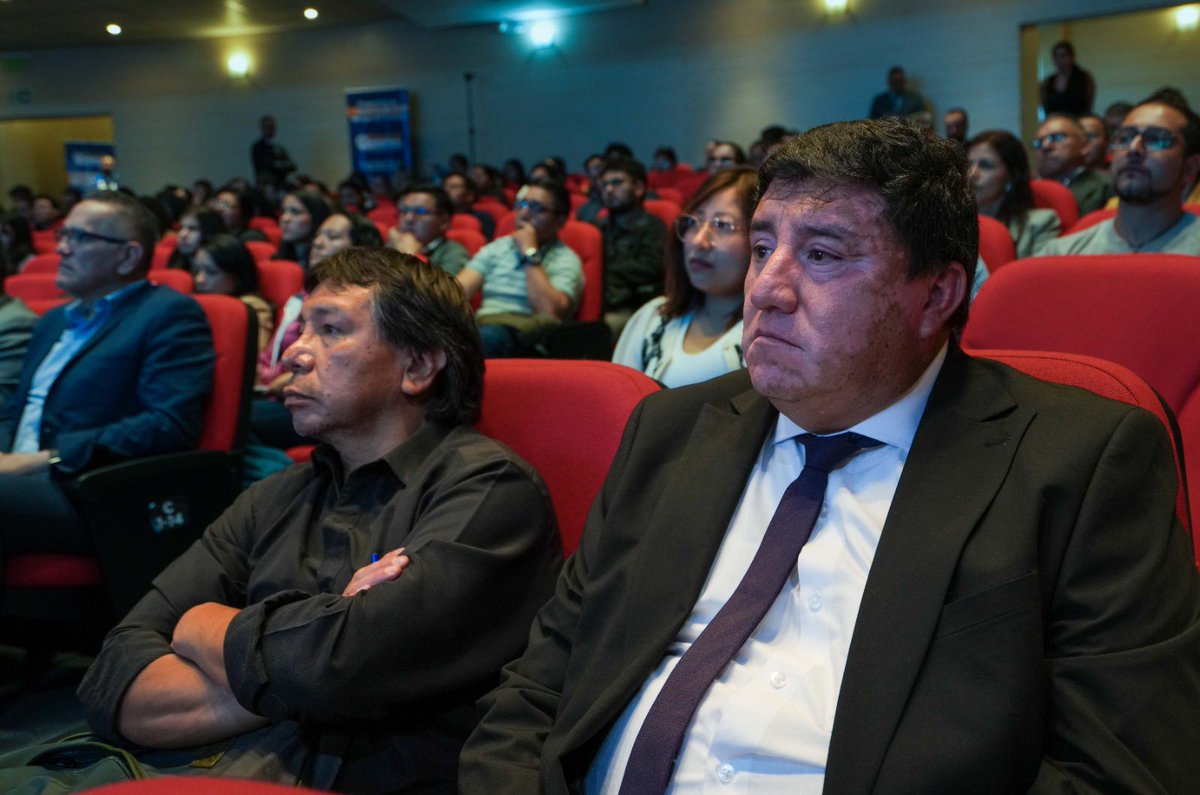 IESSec's tweet photo. El #IESS realizó el Foro Interactivo de Ciencia e Innovación en Seguridad y Salud Ocupacional, un evento donde trabajadores de la Seguridad Social, empresarios, académicos y ciudadanía en general intercambiaron conocimientos sobre temas laborales. 🦺

✅ Estos espacios reafirman nuestro compromiso de proteger y velar por la salud de los afiliados y ejecutar programas de prevención de riesgos, así como promover la mejora continua en las condiciones de trabajo.

#ParaEsoEstamos
