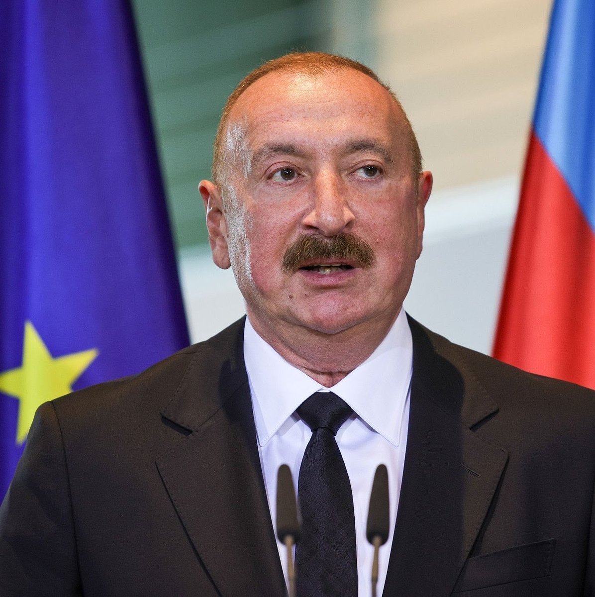 AirAslan's tweet photo. Şimdi anlaşılıyor herşey

Hani bu şahsın korumalarının yüzde altmışıda dahil MOSSAD ajanı ya

İran Cumhurbaşkanı Azerbaycanı ziyaret etti dönüşte helikopteri düştü kurtulan olmadı

Birde bizde Libya heyeti Ankara yakınlarında düştü öldüler

Arkasında Azerbaycan israil parmağı https://t.co/4U2E2l4y47