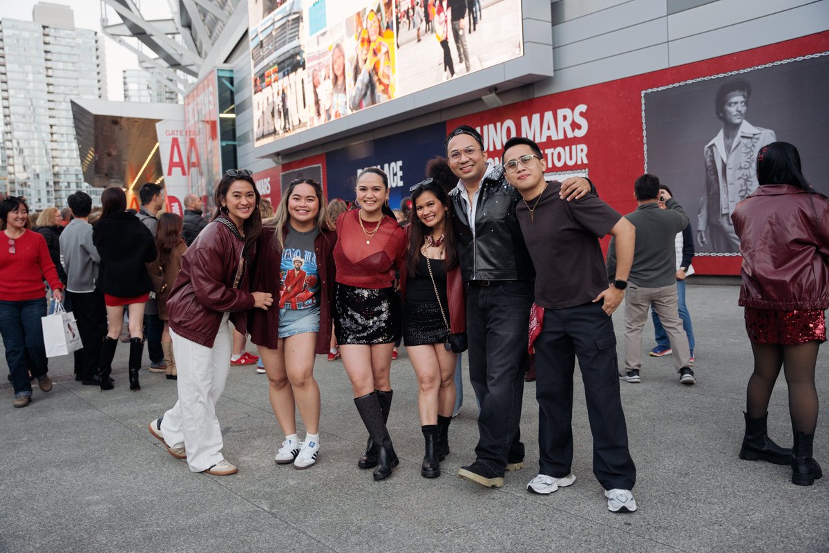 bcplace's tweet photo. Night 4 of @BrunoMars loading 🔋

Hit reply and show off your Romantic outfits tonight! 🌹 https://t.co/yWzpiFCKaS