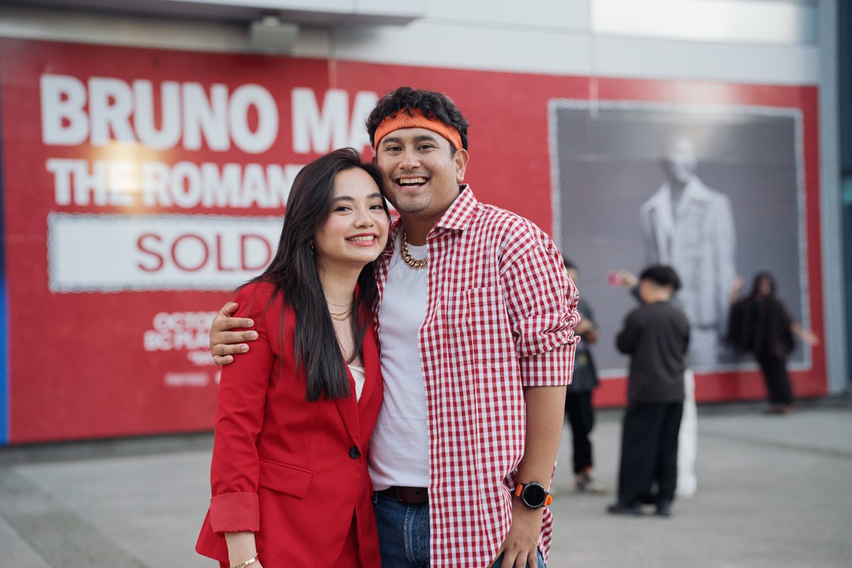 bcplace's tweet photo. Night 4 of @BrunoMars loading 🔋

Hit reply and show off your Romantic outfits tonight! 🌹 https://t.co/yWzpiFCKaS