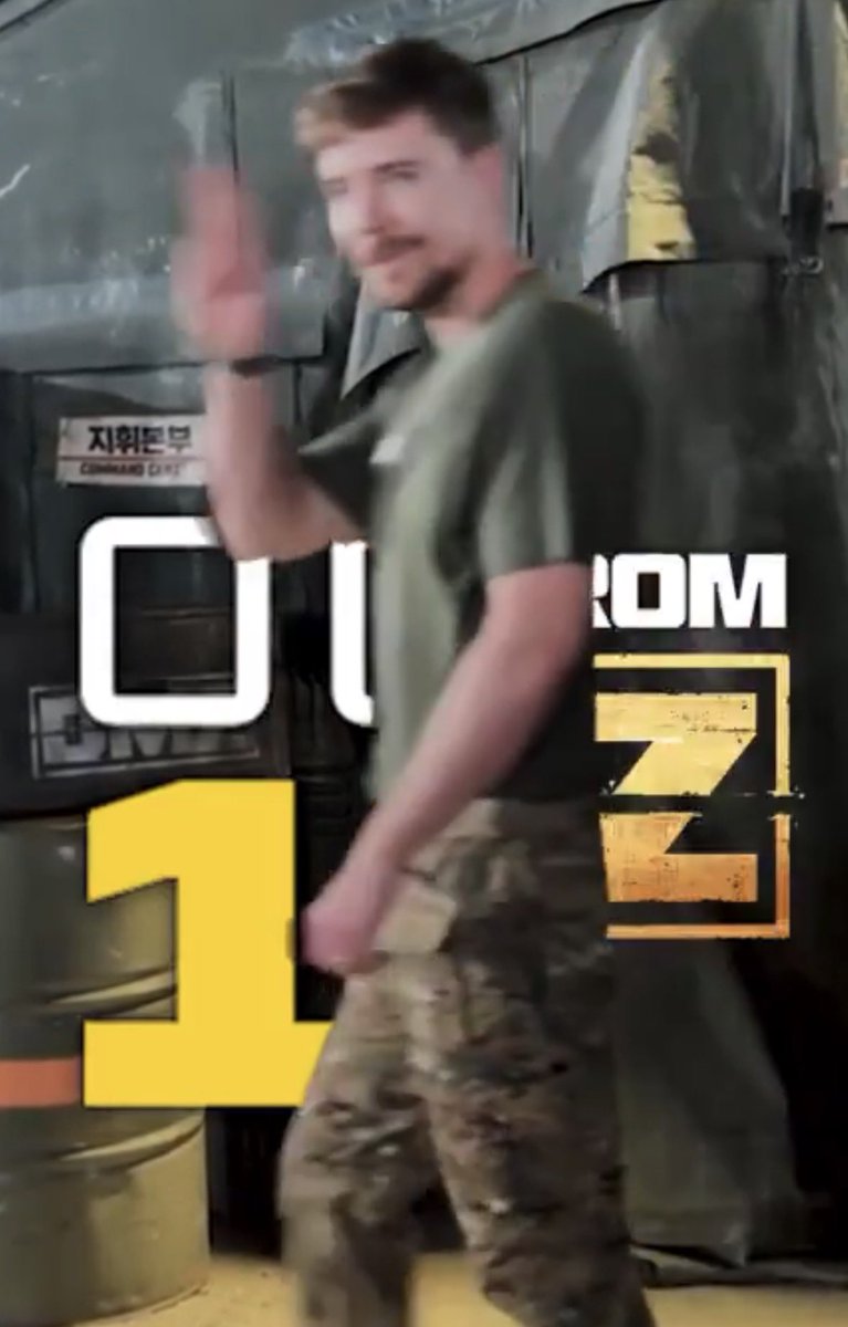 CarlosBitMe's tweet photo. your favorite streamers are saying the new Call of Duty campaign is fire. Should i go to my local KB Toys and get MW4 or they just paid actors? https://t.co/g2yNAeDSKI