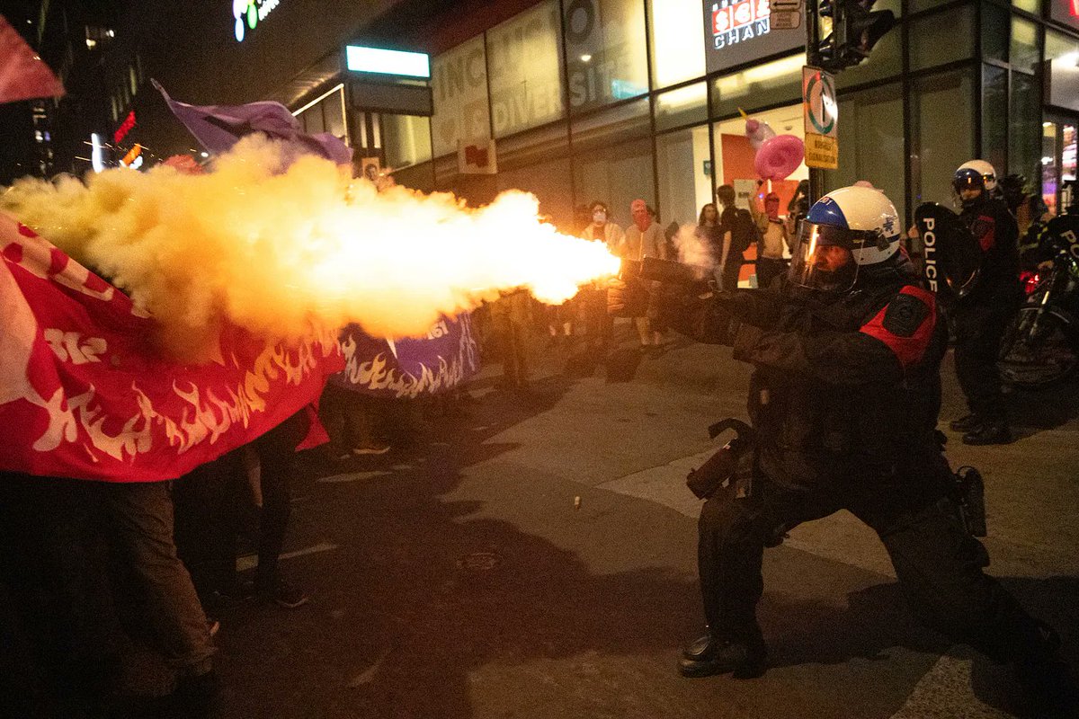 RobinEdgar's tweet photo. @journalmetro La cheffe de l'opposition, @ErickAlneus, et tous les autres politicien(ne)s de @ProjetMontreal sont complice dans la #négligence de PM face au #BrutalitéPoliciere &amp; autres #AbusDuPouvoir des #policiers du @SPVM entre 2017 &amp; 2025.

https://t.co/gzG1m65Txk

#SPVM #CMMTL #PolMTL https://t.co/qljefF8s3M