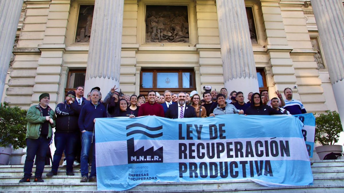 CascallaresPJ's tweet photo. 🏛️ Esta tarde en @HCDiputadosBA sancionamos la ley que protege a las empresas recuperadas, porque defenderlas es cuidar el trabajo y la producción de  nuestra Provincia. 

Según el censo del @IpacProvincia, son más de 188 empresas recuperadas que sostienen mas de 4.155 puestos de trabajo. 

Frente a esta realidad, necesitamos un Estado presente, que brinde herramientas para garantizar la continuidad productiva, proteger las fuentes laborales y acompañar a los trabajadores y trabajadoras que, mediante la organización cooperativa, sostienen sus empresas y generan futuro para sus comunidades. 

La ley tambien establece un marco de emergencia frente los cortes de servicios esenciales, en un contexto en el que la mayoría de los sectores productivos enfrentan dificultades crecientes por la caída del consumo, el incremento de los costos de producción y de los servicios públicos y el deterioro general de la actividad económica. 

@juanmalpeli @MalenaGalmarini