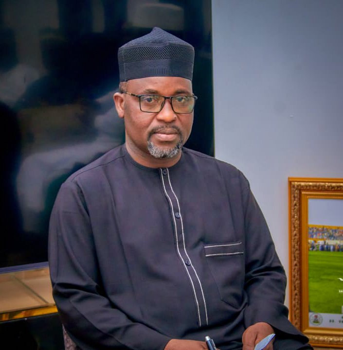 samonlinemedia's tweet photo. Sarkin Arewan Daura, Alhaji Mansur Ahmad Badayi, has pledged 100% support for the Coalition of Political Vanguard Associations, urging unity among youths and support for APC candidates ahead of the 2027 general elections.
https://t.co/Oh5RDHFquV https://t.co/PZOrOq8wc7