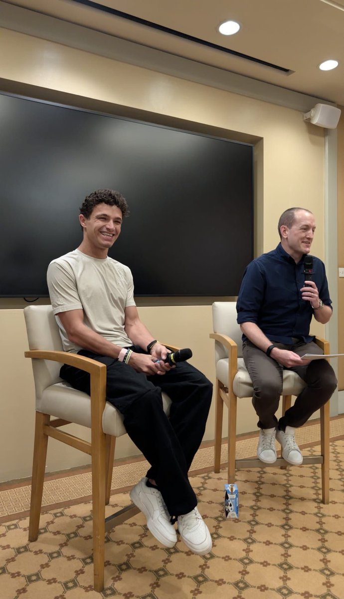 ln4norris's tweet photo. during singapore week, lando spoke at a google fireside chat and shared lessons on handling pressure, overcoming perfectionism, staying mentally refreshed, and how teamwork & leadership helped him become a world champion.

"huge thanks to lando for an interesting and inspiring conversation"