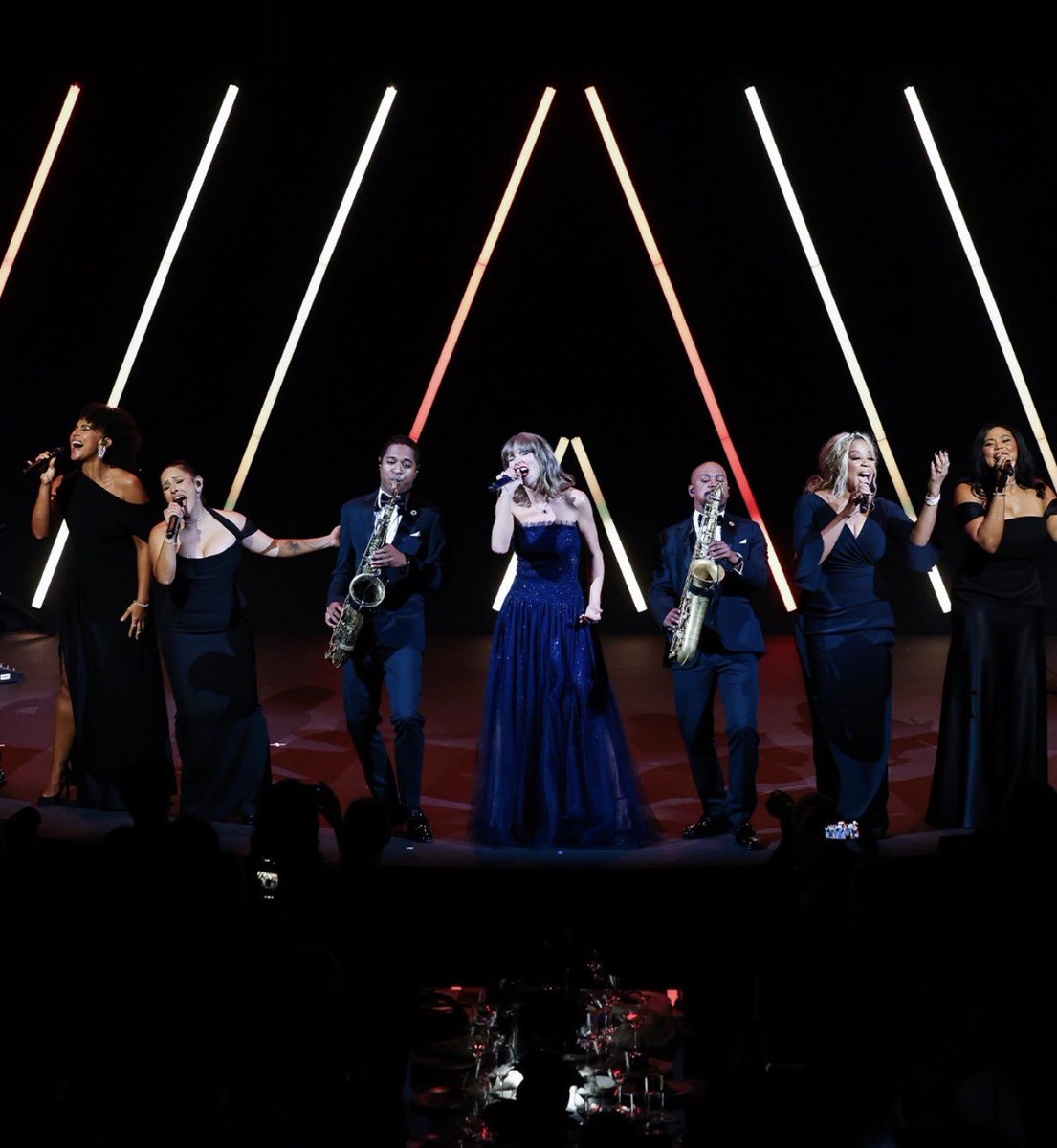 taylorswiftbr's tweet photo. “Uma noite no Academy Museum que nunca esquecerei! Obrigada ao @TheAcademy por nos convidarem! Tocar com a banda pela primeira vez em quase 2 anos foi uma VIBE. E sentei com a minha família de @toystory 5 🥰”

— Taylor Swift via Instagram. ❤️ https://t.co/5pvhKOajYm