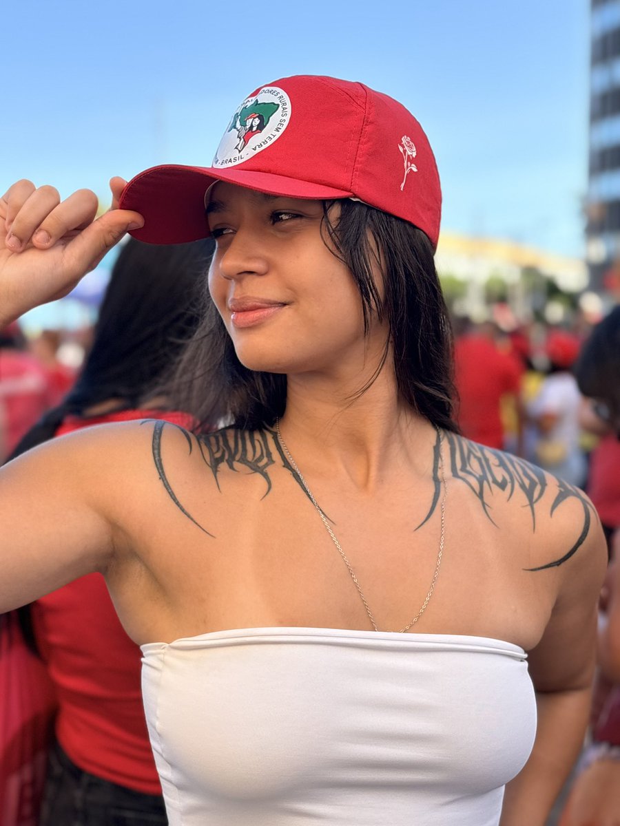 jottaSE7E's tweet photo. PESSOAL URGENTE
Cansada de fingir que não sou Lulista pra reverter voto dizendo que ele é o “mal menor”

Eu te amo Luiz Inácio Lula da Silva
Você é meu presidente 
EXPLODE 
#NordesteComLula #PernambucoComLula 
#ExplicaAnaClaraFlavio 
#JusticaPorAnaClara 
#RecifeComLula https://t.co/cpEkBiJOHO