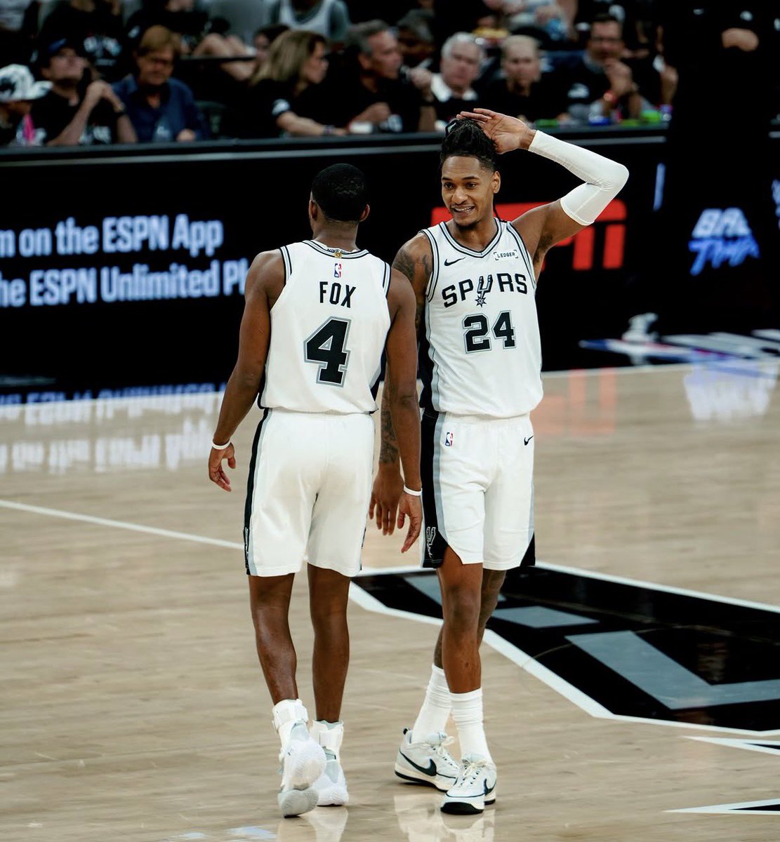 LocksOverUnder's tweet photo. Thunder v Spurs card 10/20🏀

Devin Vassell o 6.5 RA (+120)⭐️
Ajay Mitchell o 14.5 PA (-112)
DeAaron Fox o 18.5 PR (+100)
Jalen Williams o 1.5 3pt (+150)

Spurs ML (+100)

.25u parlay below (+2000)⬇️🎰

Last game of the day… may be the best one. 

#sportsbettingX #NBA https://t.co/QtrsGP4y19