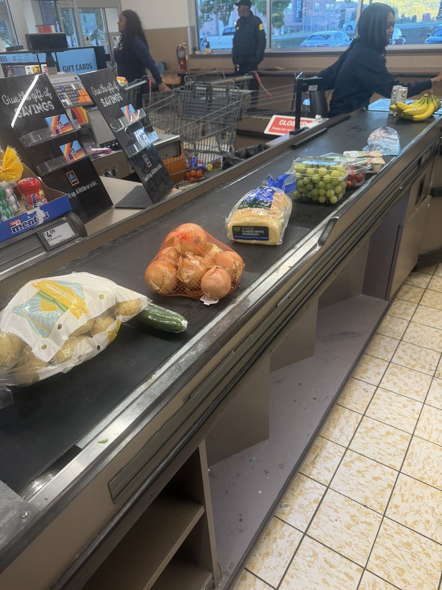 Defnshow's tweet photo. sociopathic grocery method https://t.co/330R5yVJBi