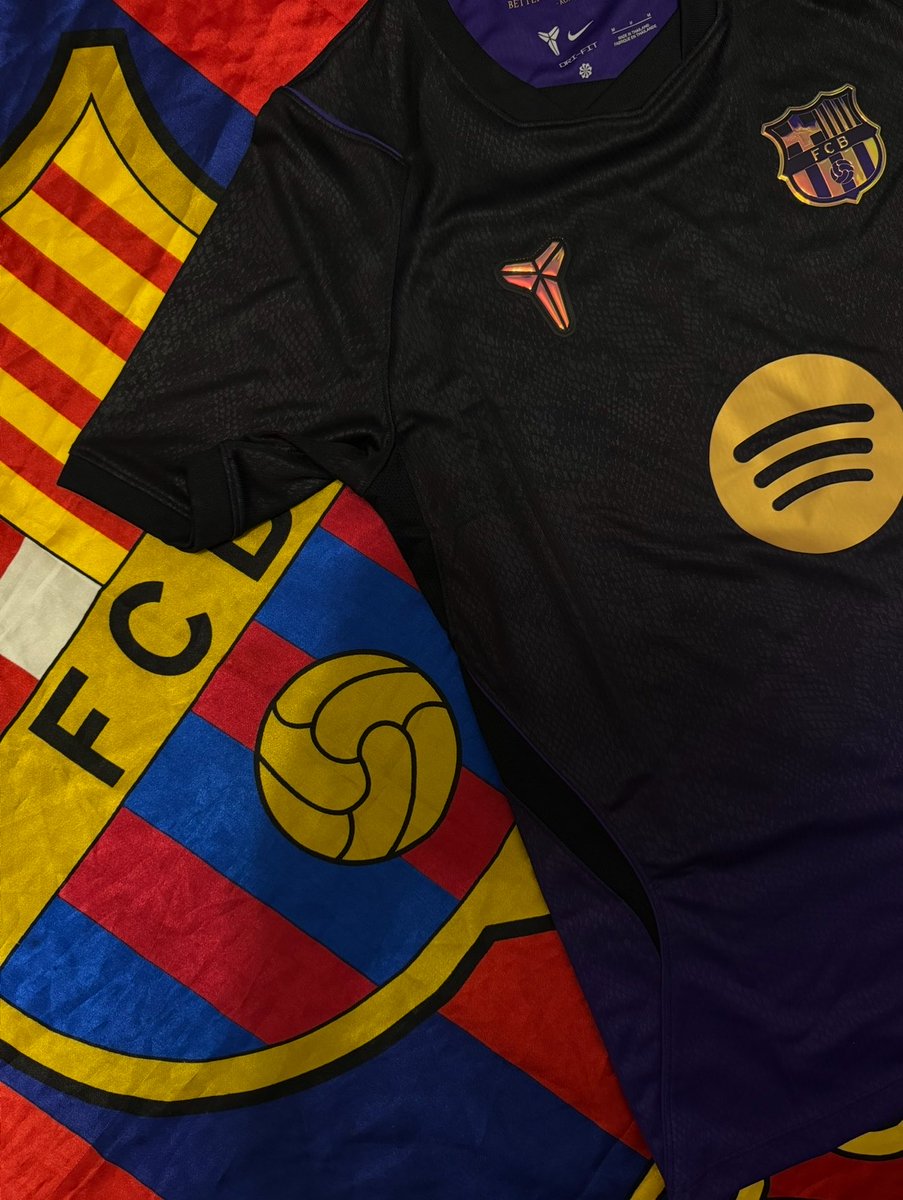 enhaloverclub's tweet photo. PSG-BARÇA dump malgré la défaite pcq on n’est qu’en octobre 💙❤️ la meuf se rassure comme elle peut https://t.co/5TsgQsKfd4