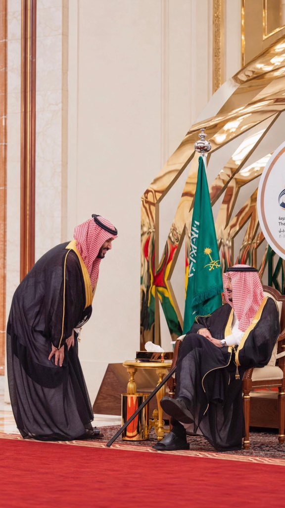 nasser_2030m's tweet photo. 🇸🇦 الـ سعود  إذا حضرو ، حضرت الهيبة، وإذا تكلّمو ، أنصت العالم.

هنا وطنٌ لا يُقاس حضوره بالكلام، بل بثقله ومكانته وأفعاله. 🇸🇦 https://t.co/jTFg1dMngZ