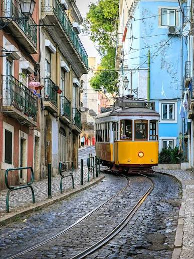 ATransportADay's tweet photo. The Transportation of the Day are: The Lisbon Funiculars, Ascensor da Glória, do Lavra and da Bica operated by Carris.

With 2 terminus stations on each line in Lisbon Portugal, the lines have a total length of 708 meters (2,323 feet) opening in 1885, 1884, and 1892 respectively. https://t.co/SQd8KoJKf0