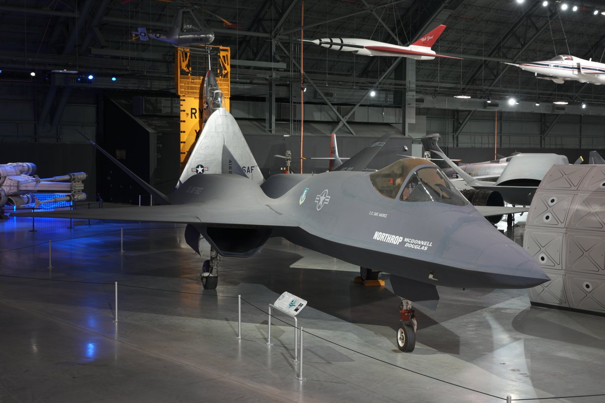 ouma_channel's tweet photo. ヒシミラクル、幻の最強戦闘機、YF23・ブラックウィドウ2だよ

むちゃくちゃカッコええ………

#おうまチャンネル米国旅行記2026 https://t.co/3z03MU77KC