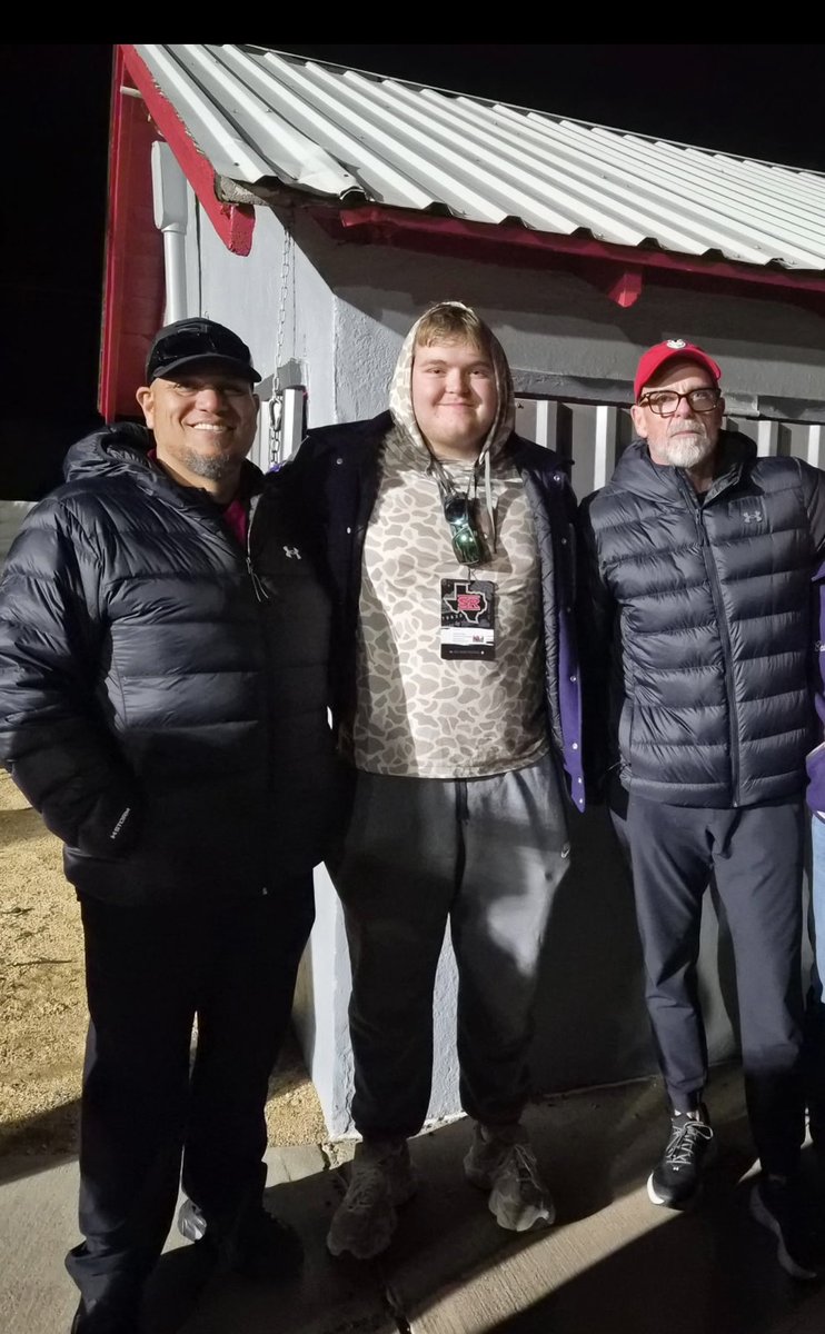 ZaydenB7299's tweet photo. I’m blessed to receive a D2 offer from @SRSUFootball. Thank you @Coach_J_Medrano for the opportunity to visit the campus and watch the game! Had a great time meeting some of the players and the coaches! 

@CoachHogan14 @coach_mcclain @BrettJSawyer @HoundFootball @leehays @zhoodcoach @210Preps