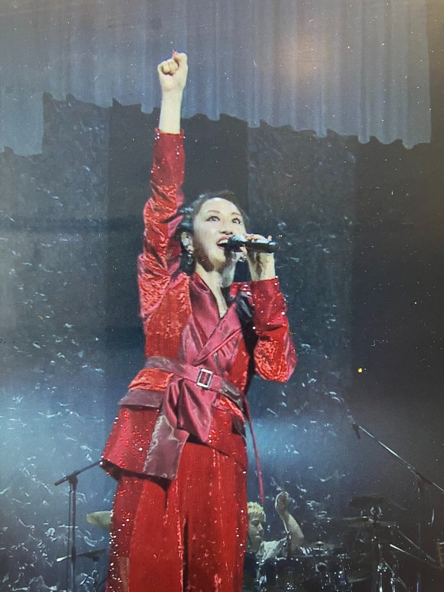 tpdog2000's tweet photo. #MsOOJA さんの大阪城ホールコンサートを再視聴して
気が付いた。
最初の衣装は赤(紅)、５年前の武道館の衣装は白。
次の景色が私には見えた！　
大晦日のNHKホールだ！！ｗ

うたコンで既に出ましたが… https://t.co/gpu0SzYGaY