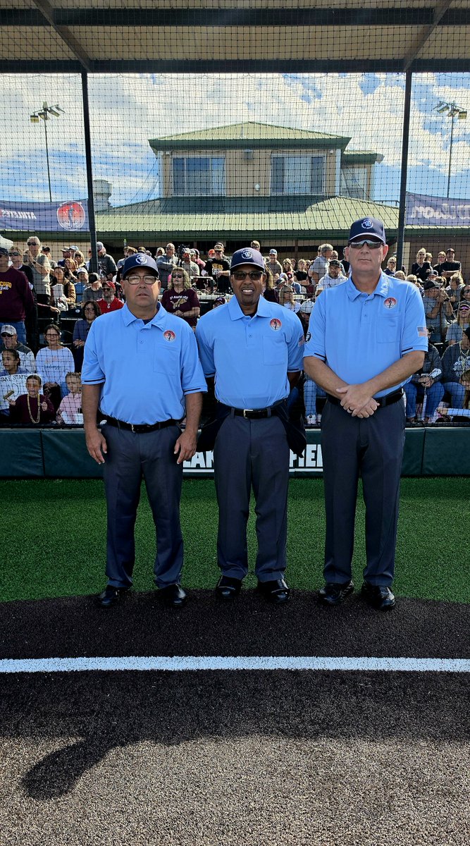 IWasAtTheGame's tweet photo. Chris Cameron AARE - Lippard Real Estate &amp; Auction says...

"Name those umpires!"

2026 OSSAA Class 4A Fast Pitch State Championship Game 🏆
🥎 LONE GROVE vs BLANCHARD

#okprepsofficials #okprepsfastpitch #callitsold https://t.co/Don16NJ95s