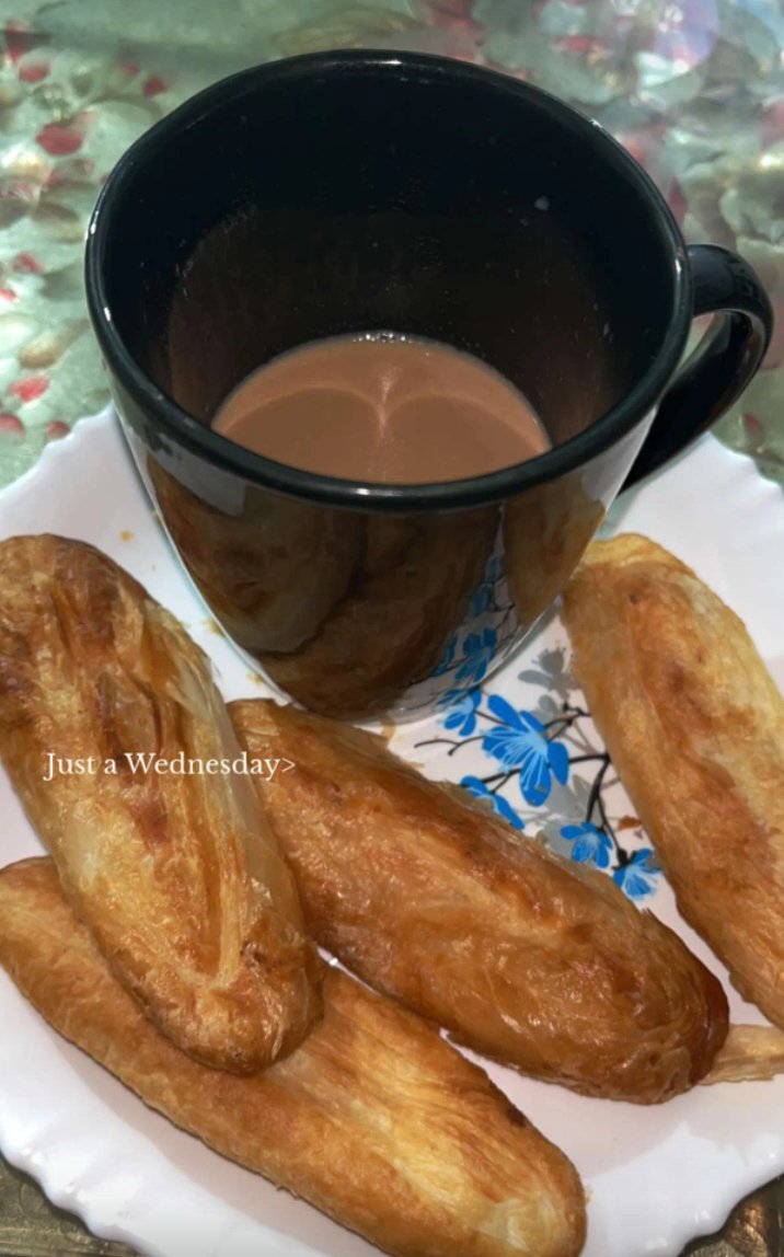 MungandaSa9301's tweet photo. Just Wednesday start with healthy tea with some snacks 🤤..
Once again #gudmorning all my friends 😉🌄 https://t.co/Fnv67bNdzo