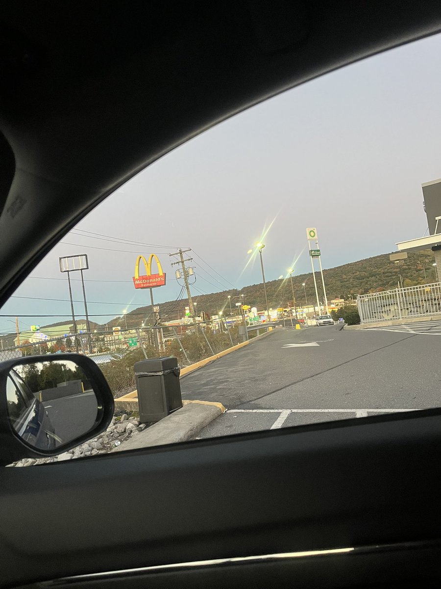 plainstriumph's tweet photo. I have made pilgrimage at last.
Breezwood, PA in all its glory https://t.co/pfnKerk6ou