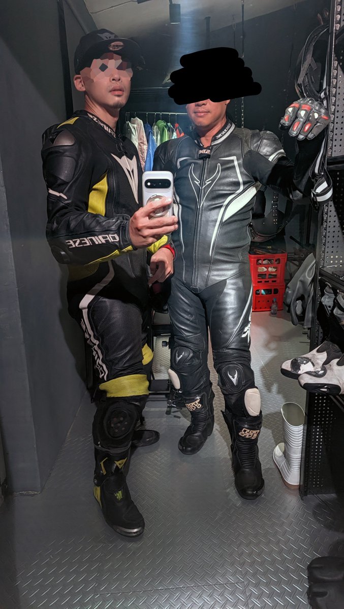 AntoineSung1's tweet photo. 這光線濁的曖昧啊୧⁠|⁠ ͡⁠ᵔ⁠ ⁠﹏⁠ ͡⁠ᵔ⁠ ⁠|⁠୨
@Rudysm33
#自拍好難
#哥倆老
#橫看成嶺側成峰
#關你僻室 https://t.co/zgGRnoWUzx