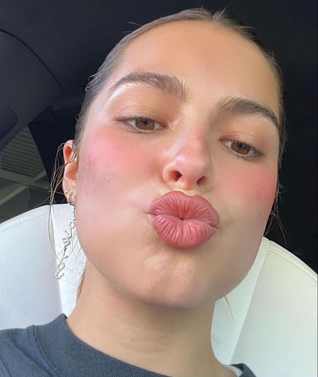 celeblovegooner's tweet photo. Addison Rae lips https://t.co/NXdME6mkAD