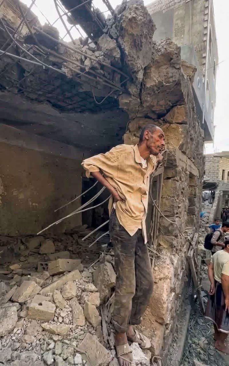 Youef_1999's tweet photo. Houthi shelling killed a young girl and wounded eight others, incl women and children, in #Taiz today, state-run news Saba agency says.

 The agency that a Katyusha rocket launched from Houthi positions on Mount Al-Wa’ash struck the residential Sinah neighborhood.
#Yemen
#Taiz https://t.co/NSeFu3zSzQ