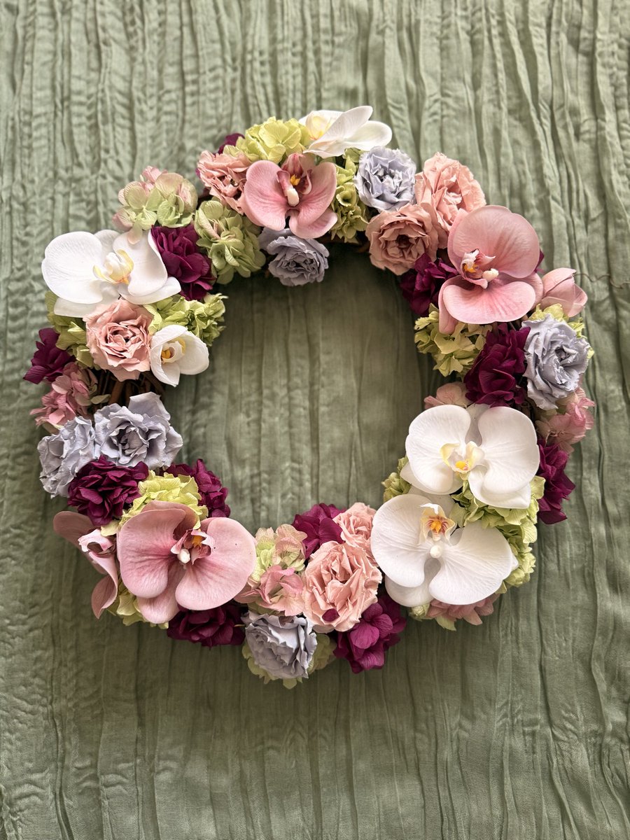 Floral_Style_R's tweet photo. 7年ぶりに撮影してもらった。ご縁から生まれたご縁に感謝♡ | 
Blogを更新しました🆙
撮影のために作ったリース2点の紹介です。楽しかった撮影のことは、また別途➰
https://t.co/FR7zTr9HaY
#撮影 #プリザーブドフラワー https://t.co/5xkBwd99go