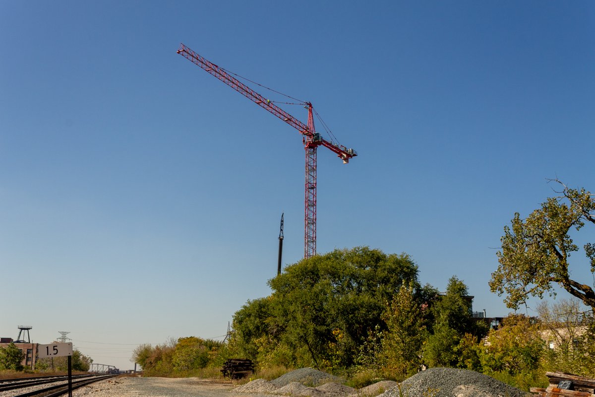 BuildingChi's tweet photo. Looks like it could be a tower crane out in Galena from this angle.. https://t.co/KF6TtBrOcg