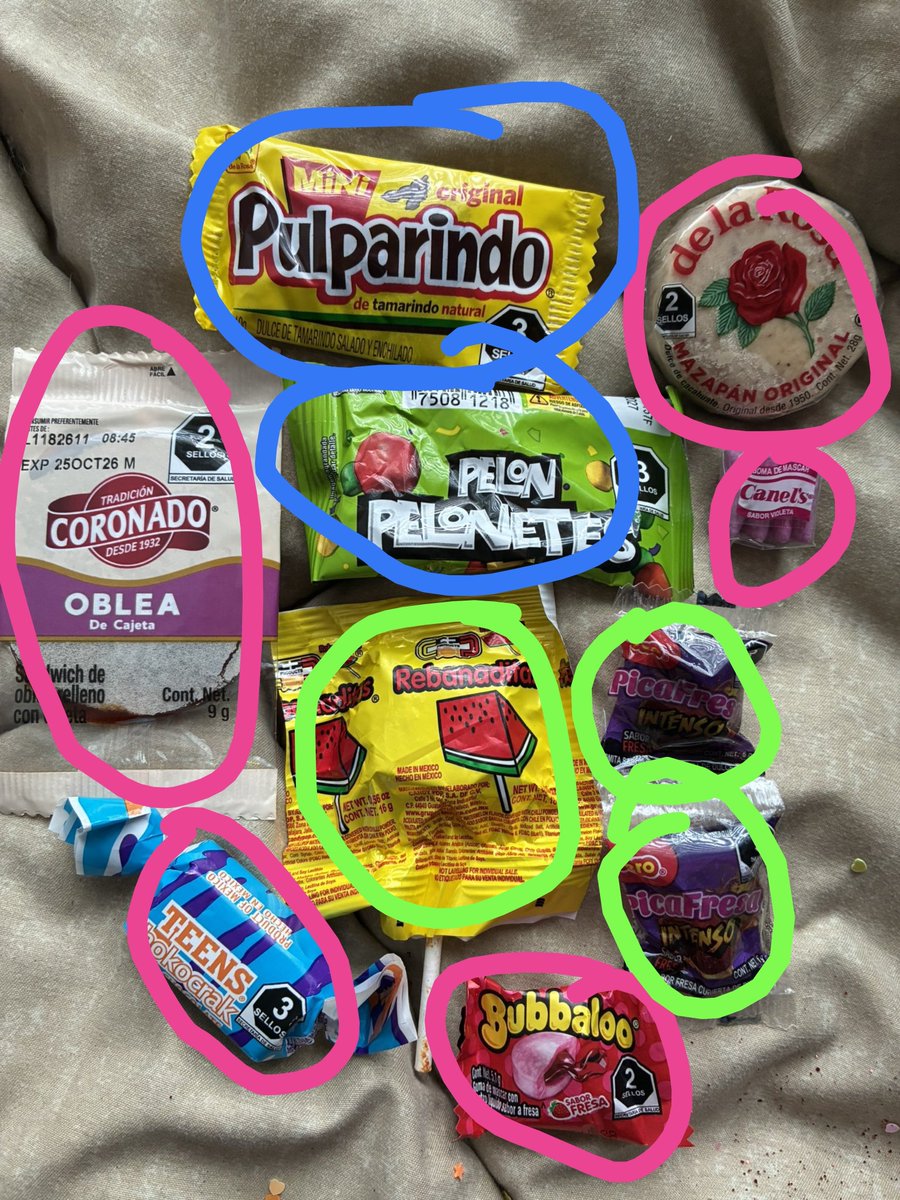 Luci_ferYaj's tweet photo. @vaanteeh Los círculos rosas son lo dulce, los verdes lo que pica mucho más y los azules tienen un sabor mas ácido con poco picante. La paleta de elote que pusiste en la otra foto entra en los más picantes https://t.co/Gv74RRJ37A