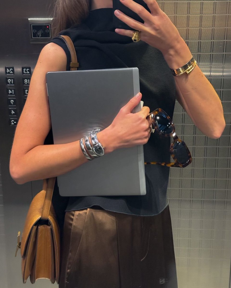 ceedemy's tweet photo. I’m blessed with a high paying job in a good working environment https://t.co/W2R0U3tnyk