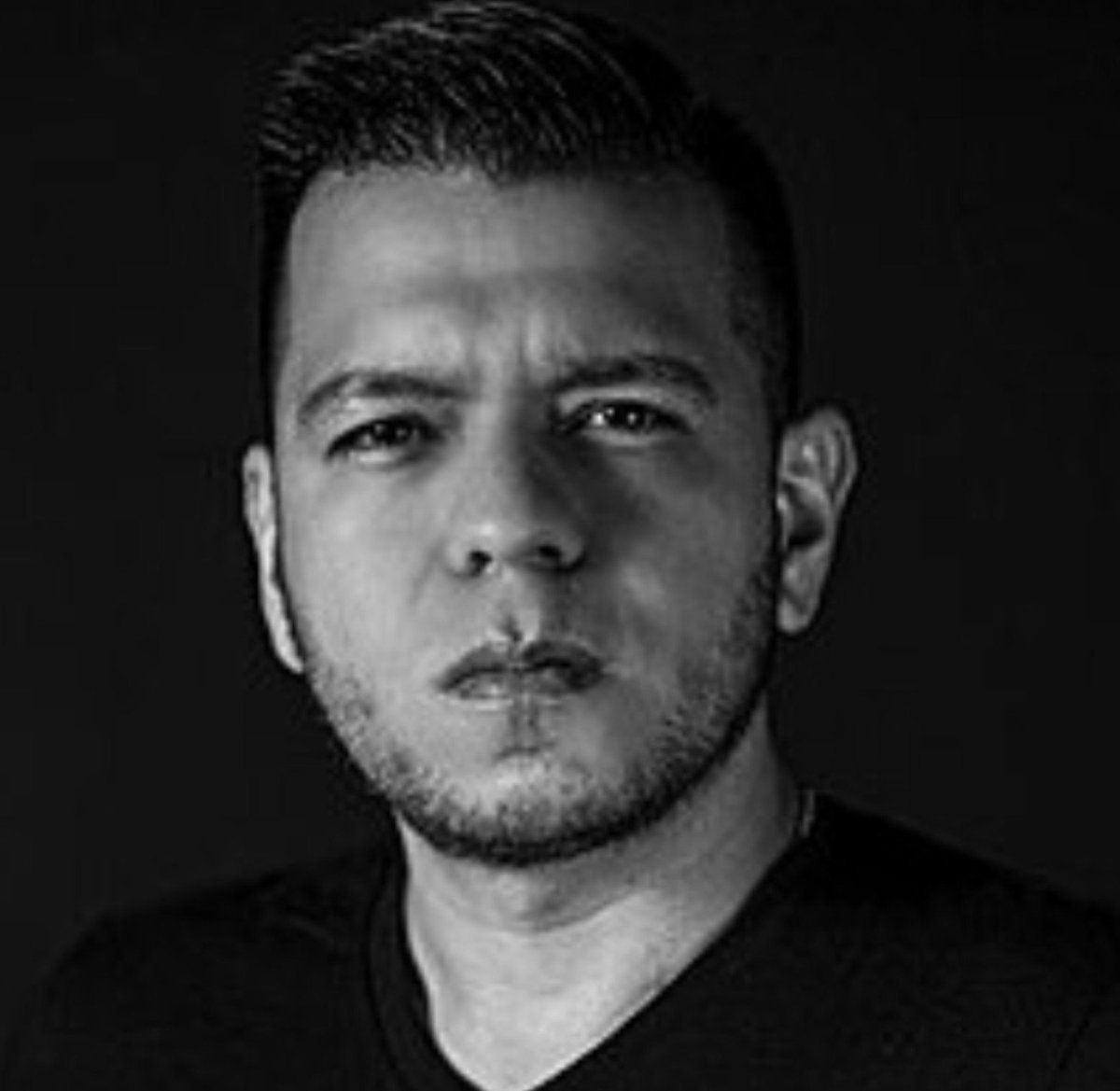 ElPensador75's tweet photo. 🚨 Definamos esto de una vez por todas:

Quién ha trabajado más por Colombia 🇨🇴👇🏾?

Iván Cepeda ❤️
Jota Pe Hernández 🔁 https://t.co/Qefh2xO9ZM