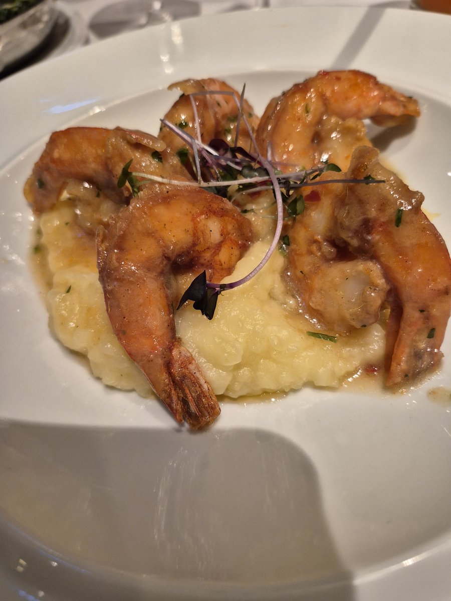 DanielAshley13's tweet photo. #ImNotAChefButICan Take pictures of food that real chefs made https://t.co/Iv8OJjnyJR